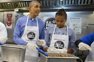 obama_sasha_cooking.jpeg